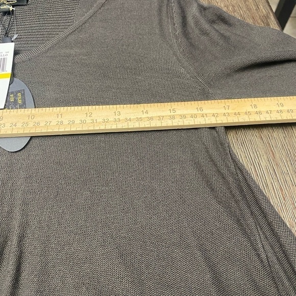 Cupio
Long Sleeve Exaggerated High Low Sweater light weight v-neck soft tunic - Picture 7 of 8